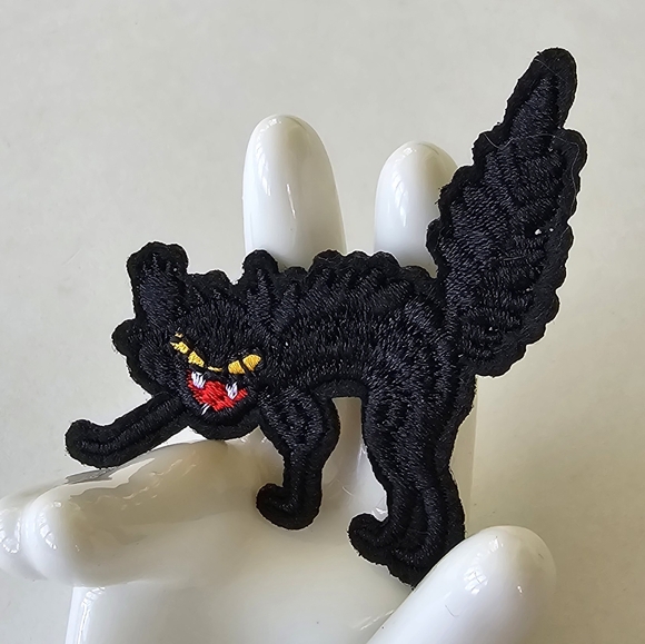 🐈‍⬛ Scaredy-Cat Iron-On Patch - Picture 1 of 6